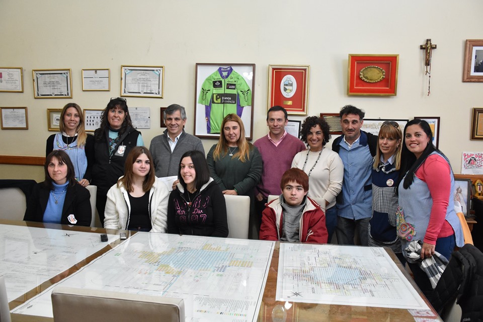 JARDÍN N° 902 y E.S. N° 8
Visita de los alumnos que clasificaron a la Etapa Provincial de la Feria d