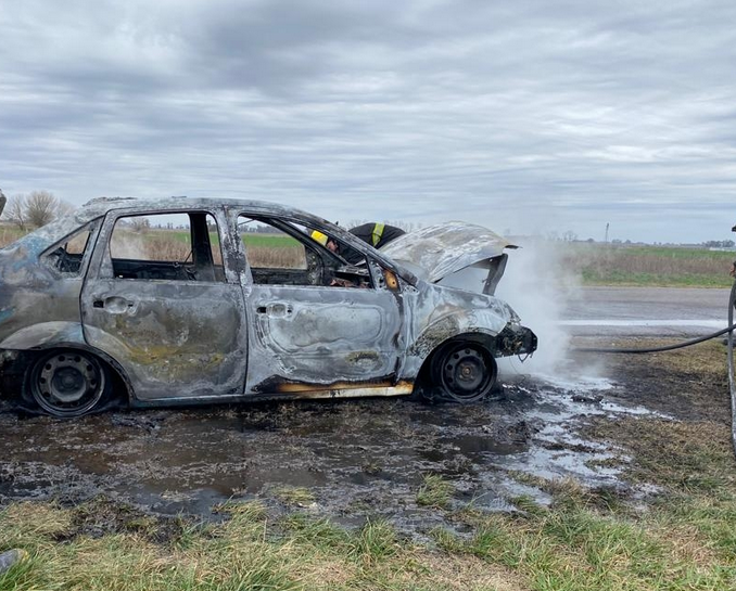 Bomberos concurrieron a incendios registrados en automóviles, viviendas y forestales