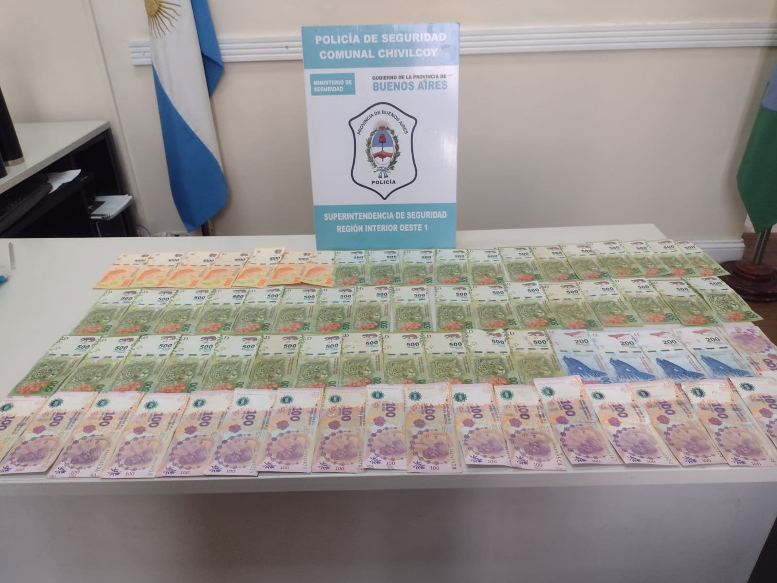 Dos detenidos por cometer defraudación (dos hechos) y hurto simple en tentativa