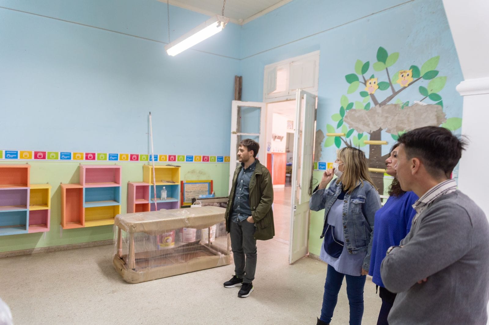 “Esta semana comienza a llegar el mobiliario para jardines y escuelas”