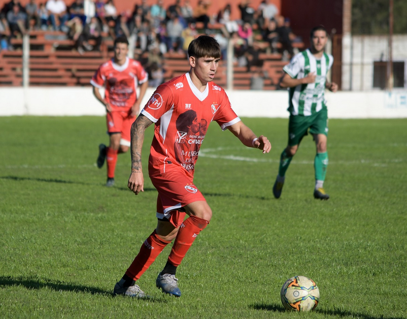 Gimnasia sale a la cancha con el propósito de mantener punta e invicto, Independiente viaja por otro triunfo en la ruta.
