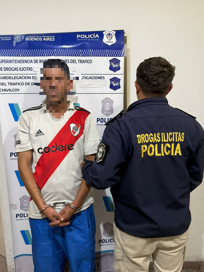 DETIENEN EN LA PLATA A UN HOMBRE CON CAPTURA ACTIVA POR COMERCIALIZACIÓN DE ESTUPEFACIENTES