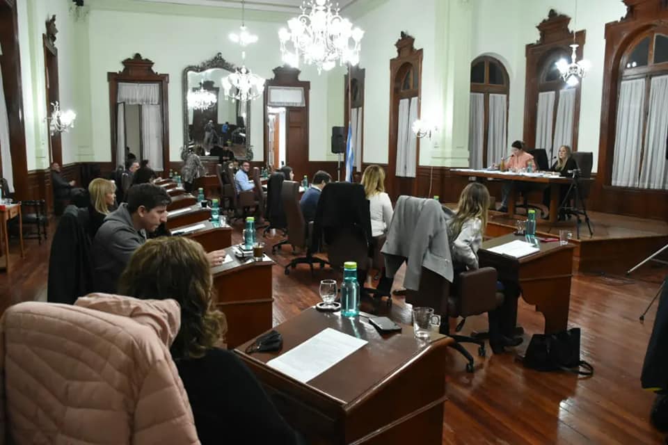 Voces a favor y en contra de la “Emergencia de abastecimiento de insumos”