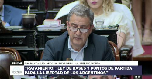 “Quiero que recuerden este nombre, Darío Alejandro Weisberg, mientras debatíamos cuestiones de privilegio y literarias, este vecino de la ciudad de Buenos Aires se mató en la Ruta 5"