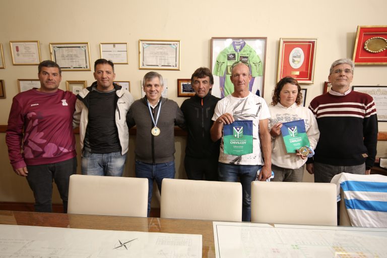 Ciclismo
Reconocimiento a los chivilcoyanos Mario Dauria, Marcelo Aiello y Natalia Alagia