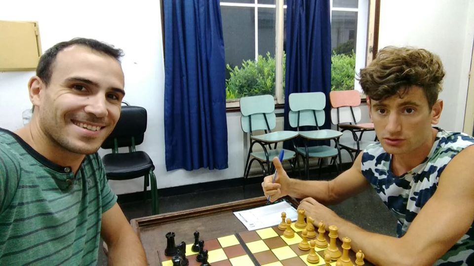 Ajedrez
Dallura se impuso en la partida atrasada y quedó como único escolta