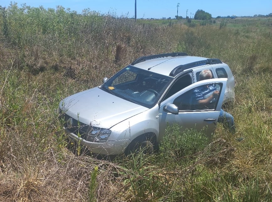 Una camioneta, con dos oriundos de Moquehuá, volcó en la mañana del jueves