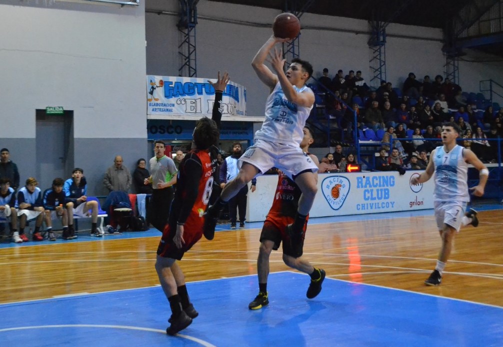 Racing, triunfo y punta en soledad en el Torneo Apertura de Primera