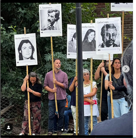 Acto organizado por el Colectivo por la Memoria Chivilcoy con movilización, lectura de un manifiesto en común y el mensaje de los familiares de las personas desaparecidas.