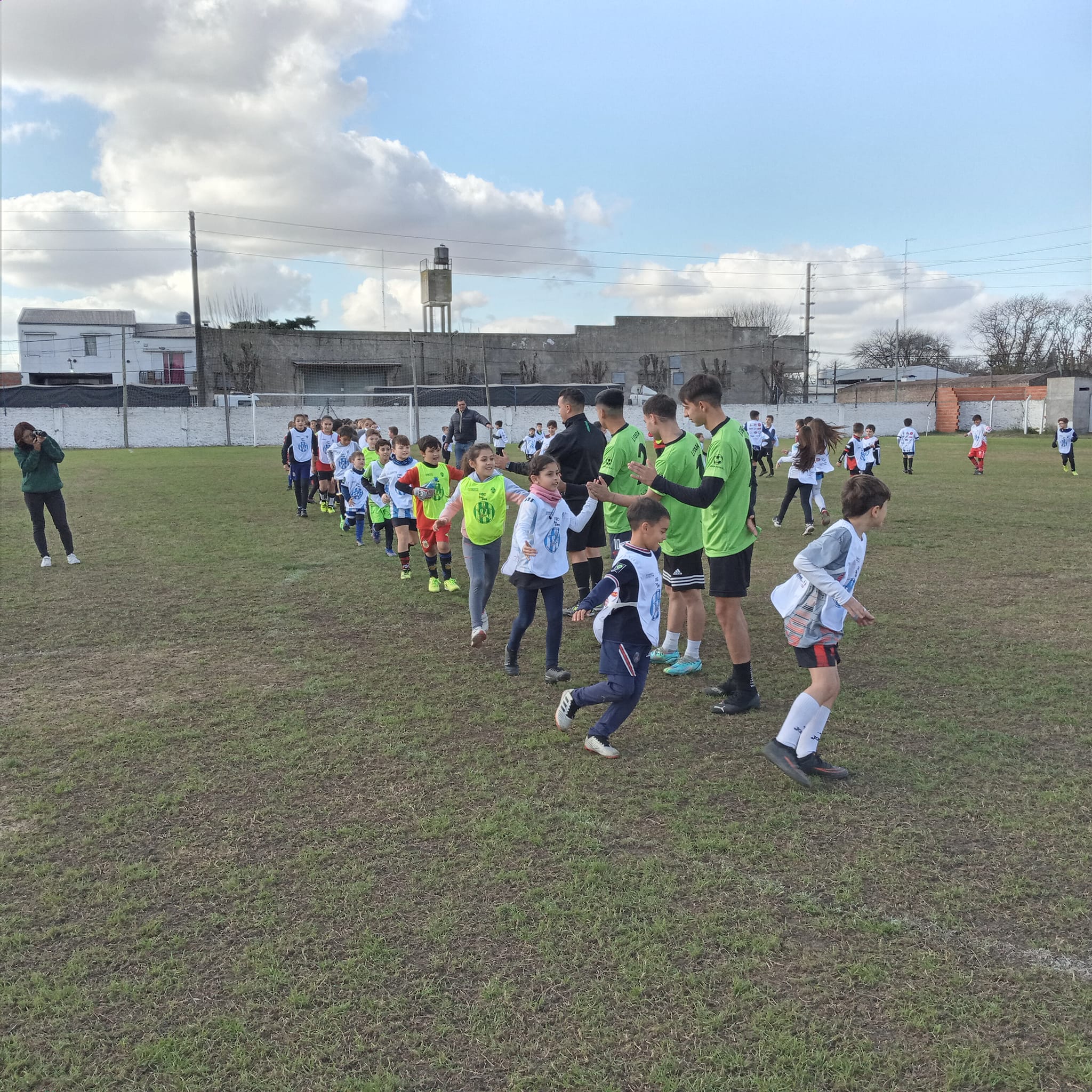 Los 100 fueron demasiado para los tres jugadores de Primera y levantaron la Copa Desafío.
