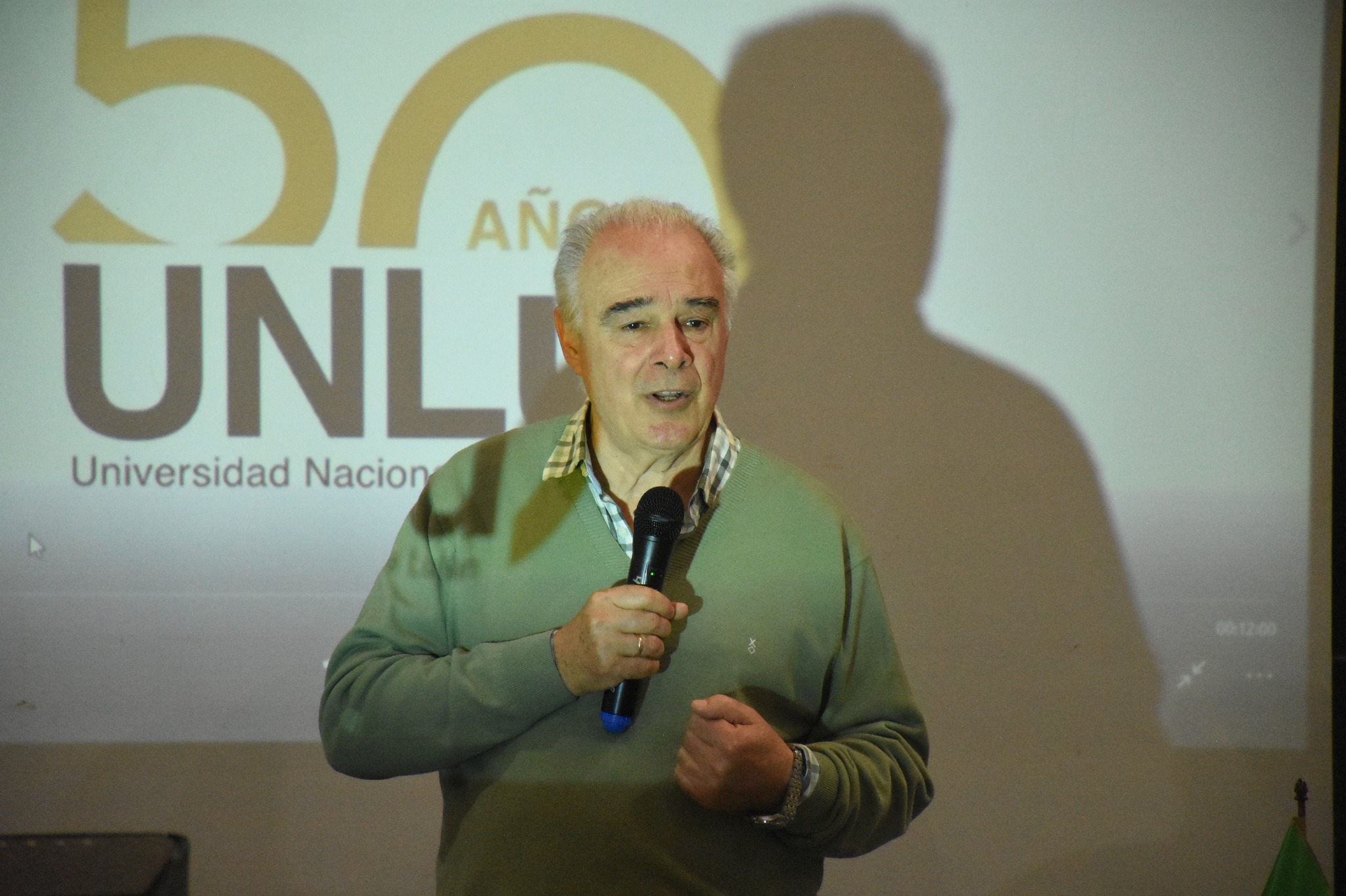 Los centros regionales no fueron puestos dedocráticamente si no una idea muy bien pensada .