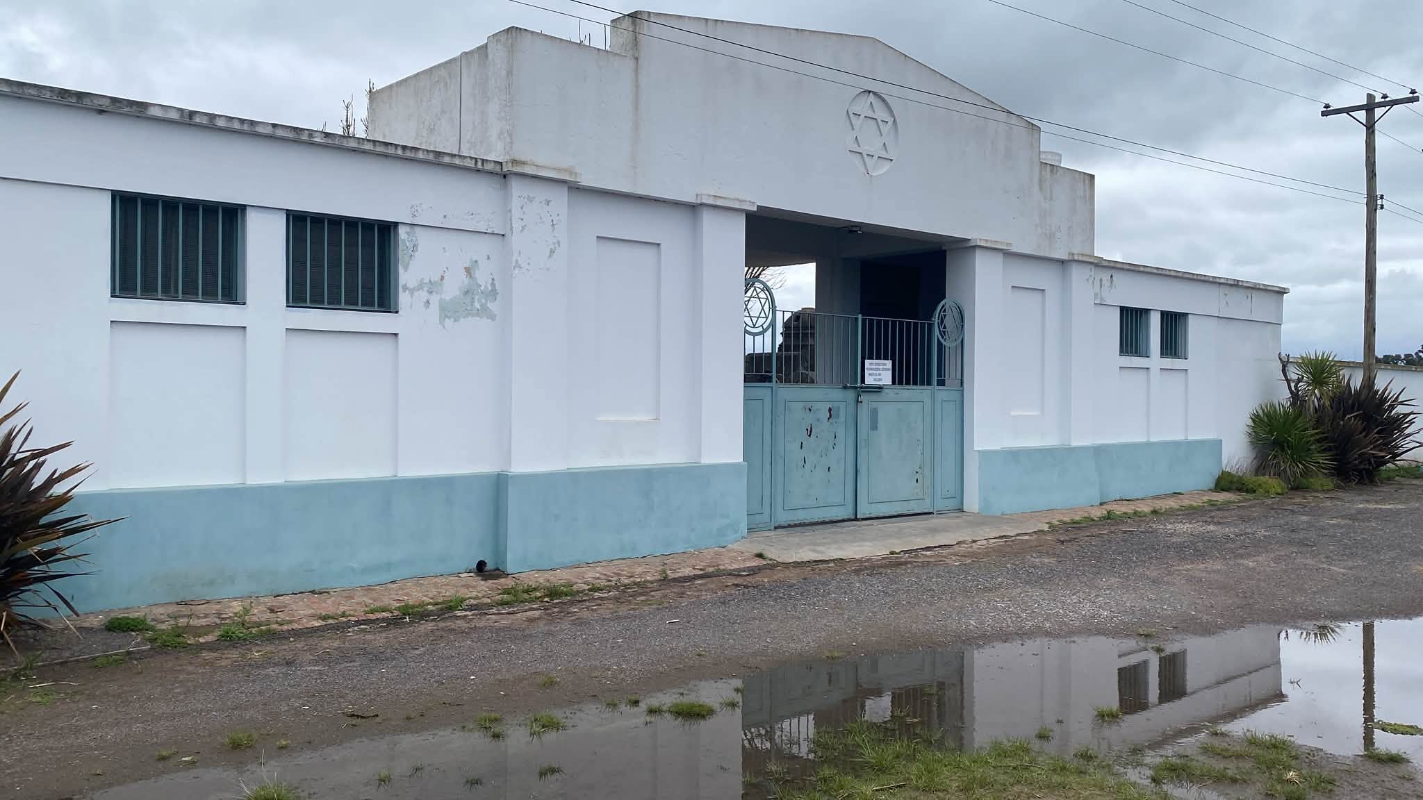 Carlos Casares: robaron más de 100 placas de bronce del Cementerio Judío