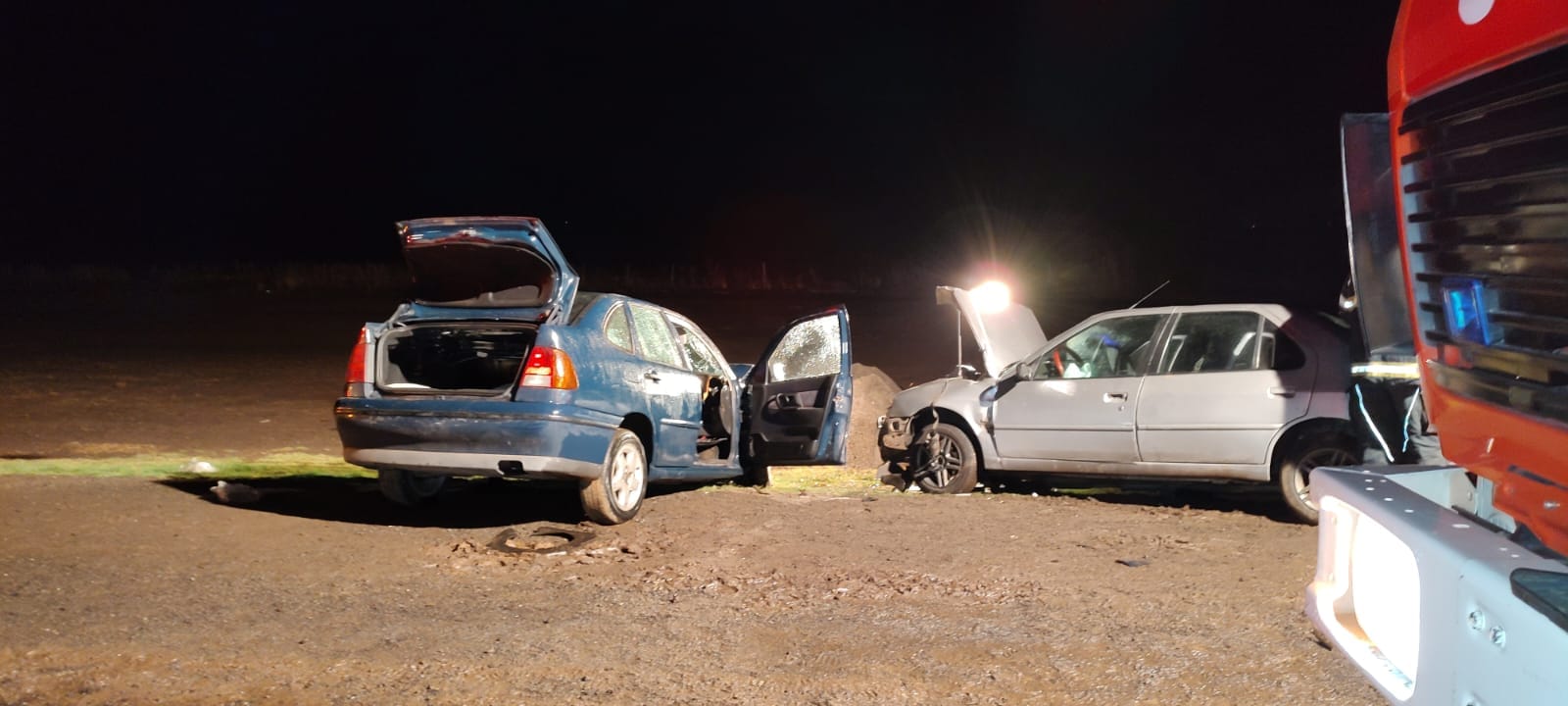 Dos automóviles colisionaron en la bajada del camino vecinal que une  Moquehuá y Villa Moll