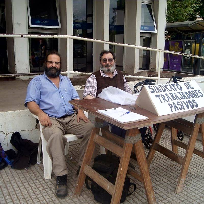 Juan Carlos Terrasa
“Debemos cobrar un sueldo que por lo menos se acerque a la canasta básica, así t