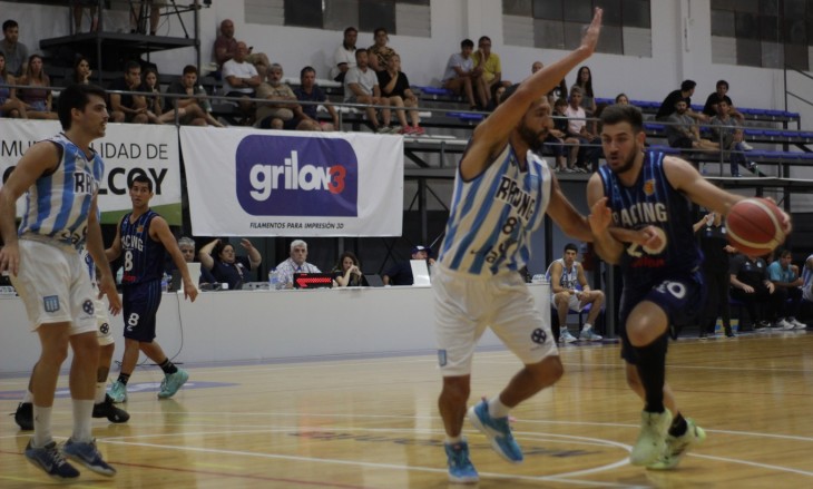 Racing de Chivilcoy metió tercera con otra contundente victoria y esta noche buscará su cuarta en fila.