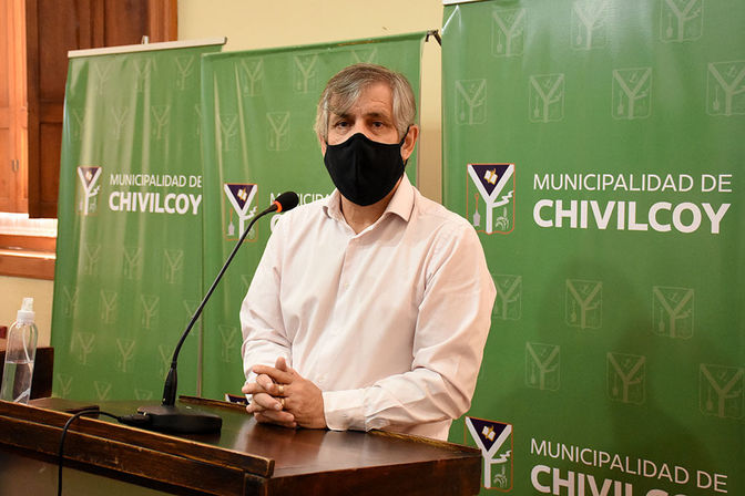 Anuncian la restricción de actividades entre las 2 y 6 y el límite de 10 personas para las reuniones