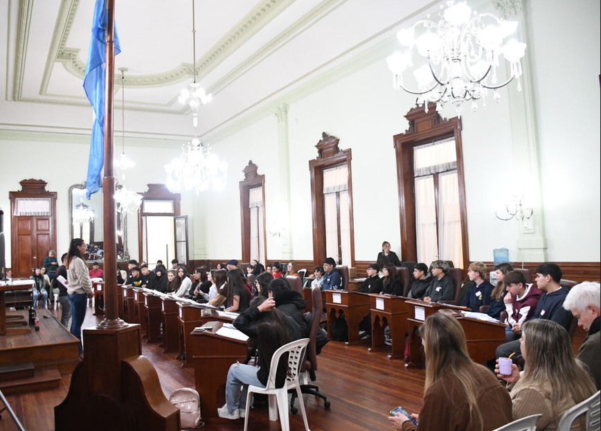 Desarrollaron la etapa distrital del Parlamento Juvenil Bonaerense en el recinto del Concejo Deliberante