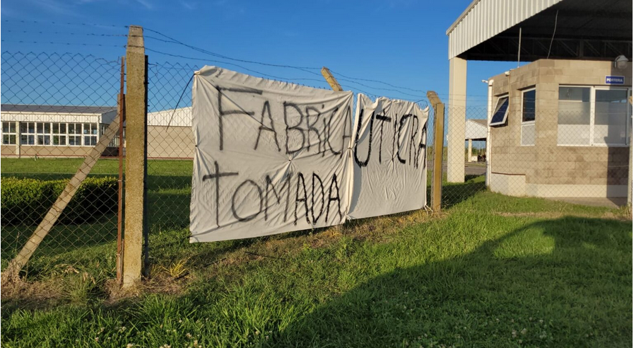 Los trabajadores mantienen la medida de fuerza, mientras la empresa ‘busca fondos’ para abonar los sueldos de octubre en la intención de ‘no cerrar y seguir produciendo’