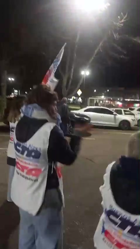 Manifestantes en Chivilcoy: "La patria no se vende"