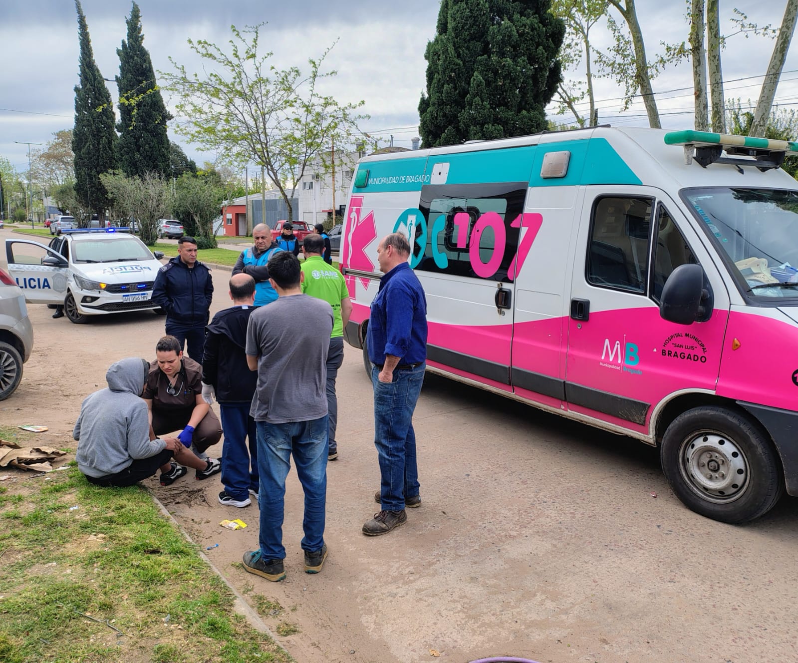 Bragado: investigan un choque entre una moto y una camioneta en calle Sarmiento