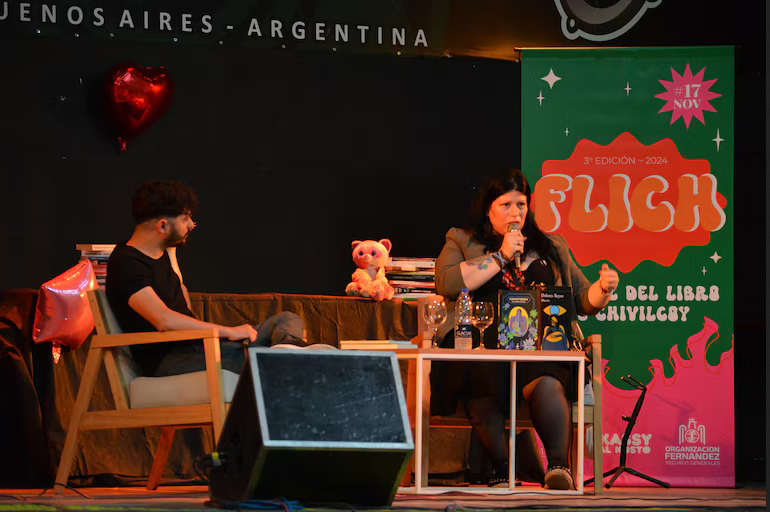 “Considero que Cometierra es un libro que es muy triste y muy tremendo, y quedó ligado a la pornografía, algo que no me interesa para nada”, sostuvo su autora en la FLICH