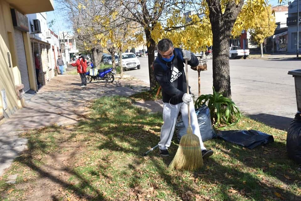 Voluntariado social de emergencia
Continúa desarrollándose la tarea de barrido de veredas