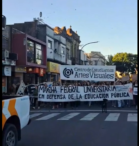 Chivilcoy se movilizó en consonancia con la Marcha Nacional por la Universidad.