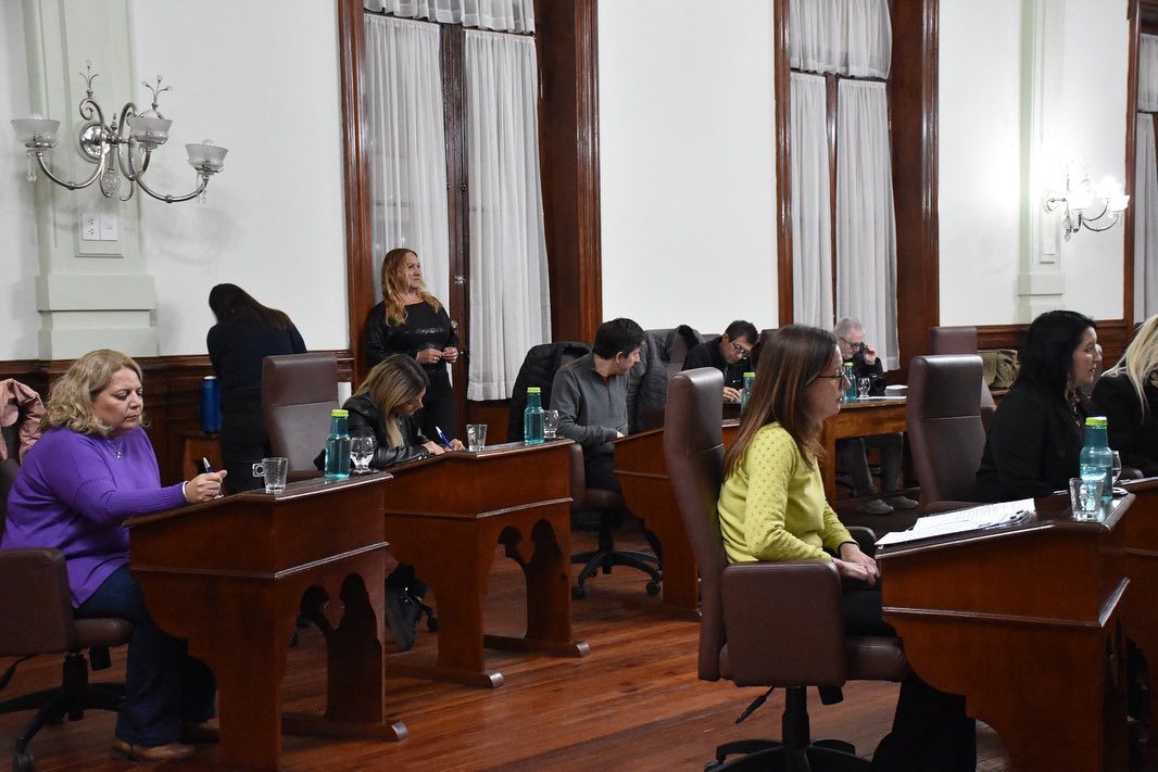 Sesión especial por la Compensación de partidas presupuestarias ejercicio 2023 y Rendición Anual 2023, luego se tratarán interesantes proyectos de los diferentes bloques.