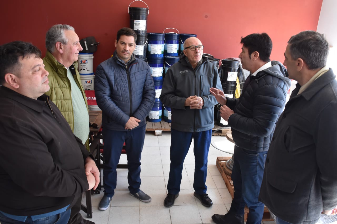Morrone: “Estuvimos visitando el local de Agrocomercial, socio de nuestra institución, junto con la gente de la Secretaría de Seguridad bajando la aplicación ‘Chivilcoy Seguro’”