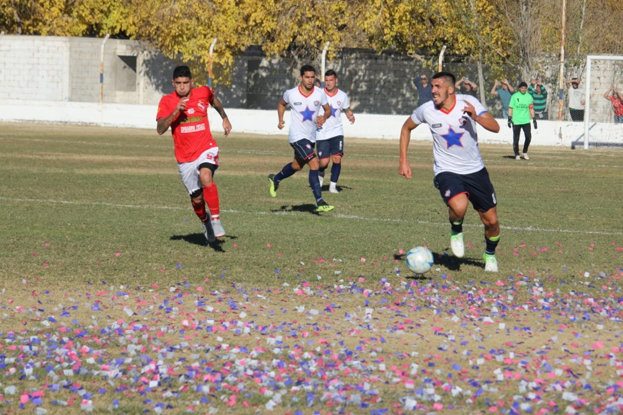 Fútbol 
En un par de minutos, un par de goles sanjuaninos para la victoria inicial ante Independient