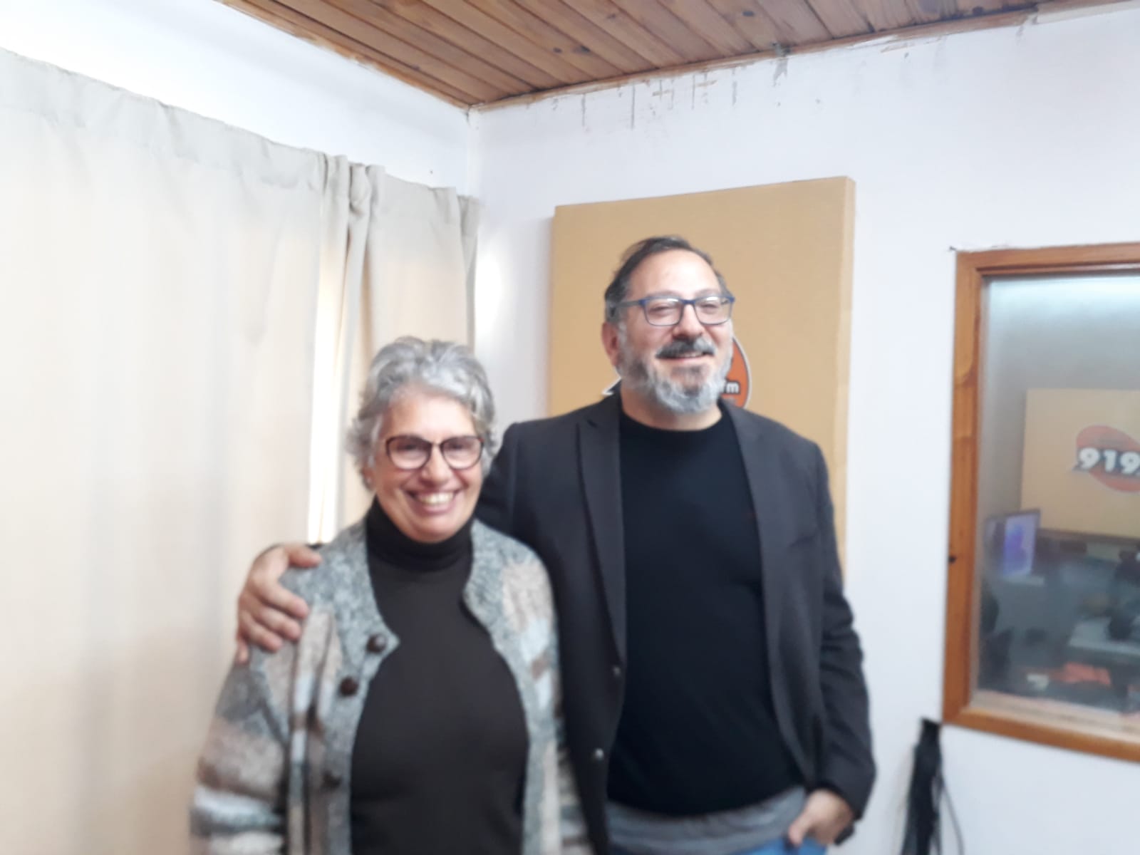 “A la literatura infantil la abordo desde el humor y a la juvenil desde la emotividad”