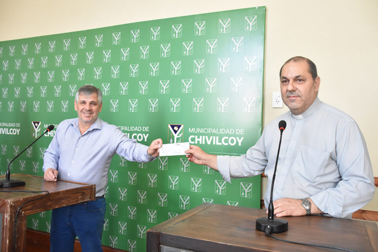 Entrega de un segundo cheque por $1.000.000 para continuar con las refacciones