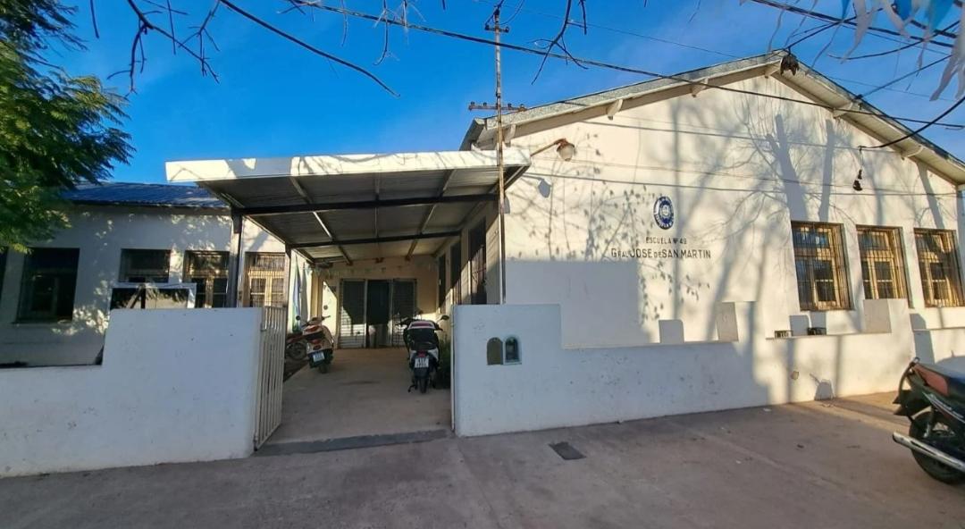 La Escuela Primaria N° 49 inauguró un nuevo techo de ingreso gracias al trabajo de toda la comunidad