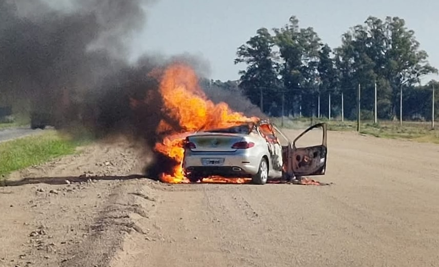 Incendio automotor en la Ruta Nacional N° 5