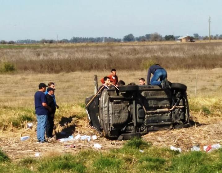 Vuelco de un automóvil que circulaba por ruta 5
