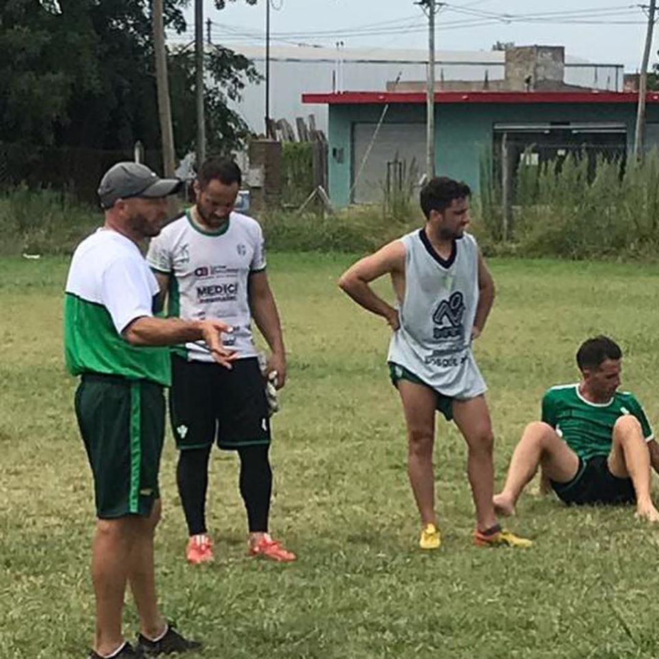 Fútbol
“La prioridad son los jugadores del club”, aseguró el DT de Gimnasia, Luciano Abalos