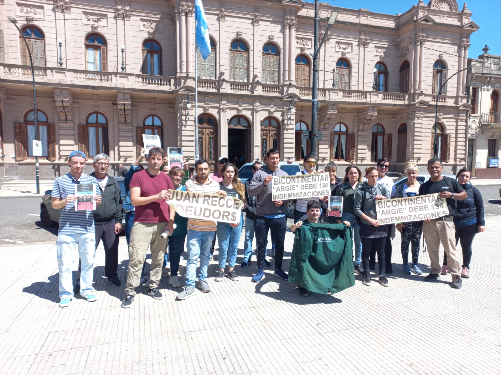 Indemnizaciones: una primera cuota pagada en dos veces, recibieron el 25% de la segunda y “nos adeudan la totalidad de la tercera”