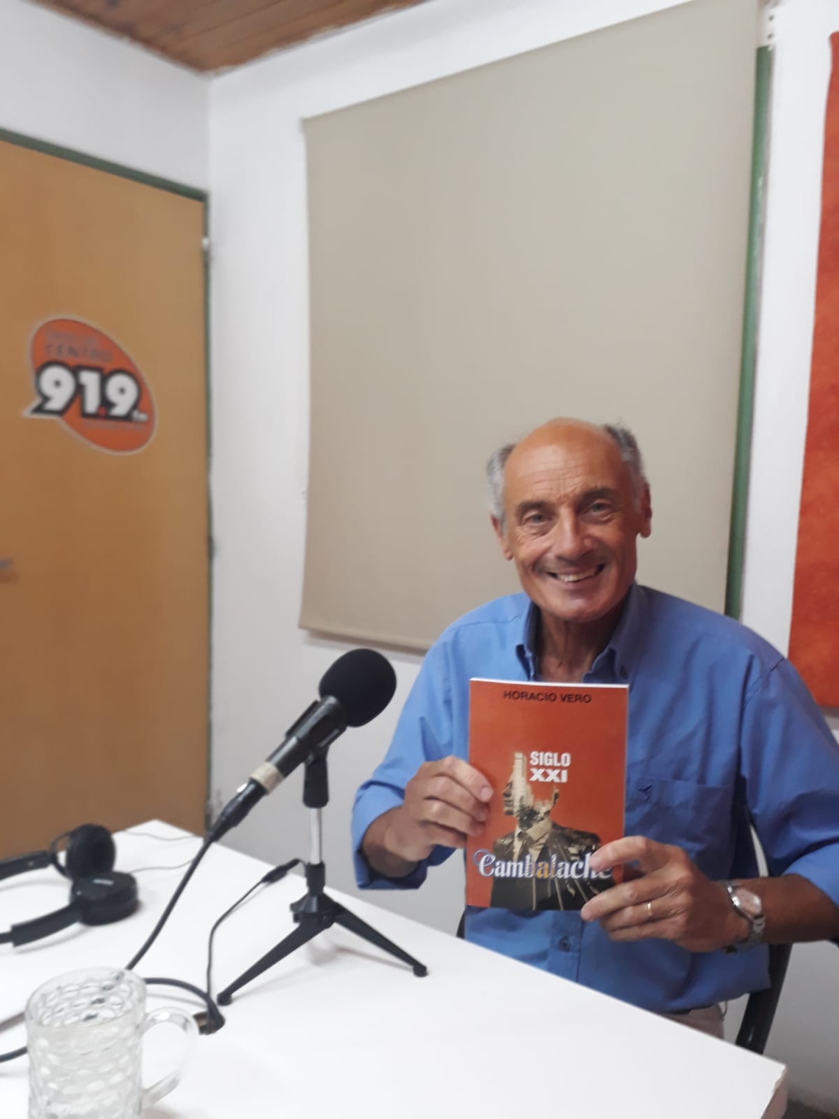 “El libro está basado en episodios de nuestra vida diaria que a veces, por ser tan comunes y corrientes, pasan desapercibidos pero tuve la perspicacia de encontrarlos”