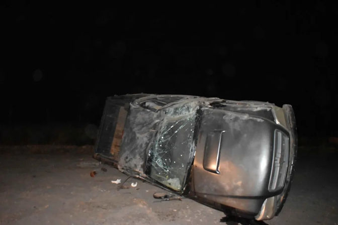 Vuelco de una camioneta a unos 5 kilómetros de la ruta 5 camino a Almeyra.