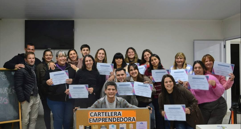 El SUM Esperanza impulsa a emprendedores locales y celebra el 9 de Julio con una gran peña