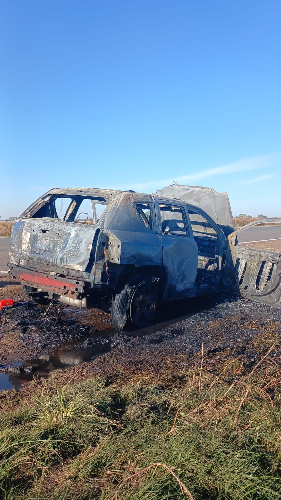 Bomberos intervinieron en dos incendios vehiculares