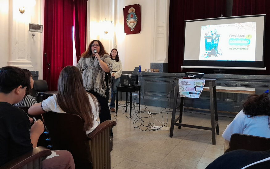 “Este programa es abierto para todos los niveles educativos, desde nivel inicial hasta nivel terciario universitario”, señaló Camila Martínez