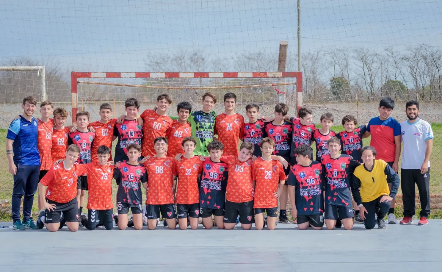 Independiente enfrentó a Handball Plaza de 25 Mayo por el Clausura de As.Am.Bal.