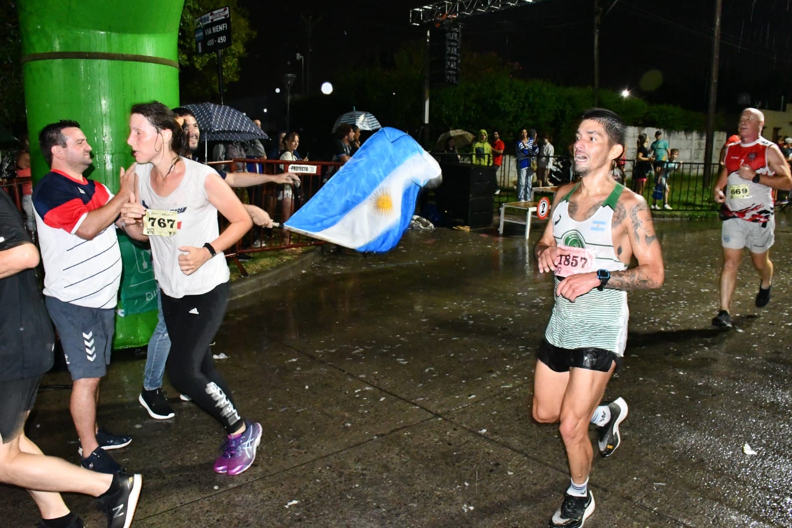 "Tenía muchas ganas de correr, estuvo muy linda la carrera”, consignó Luciano Sosa.