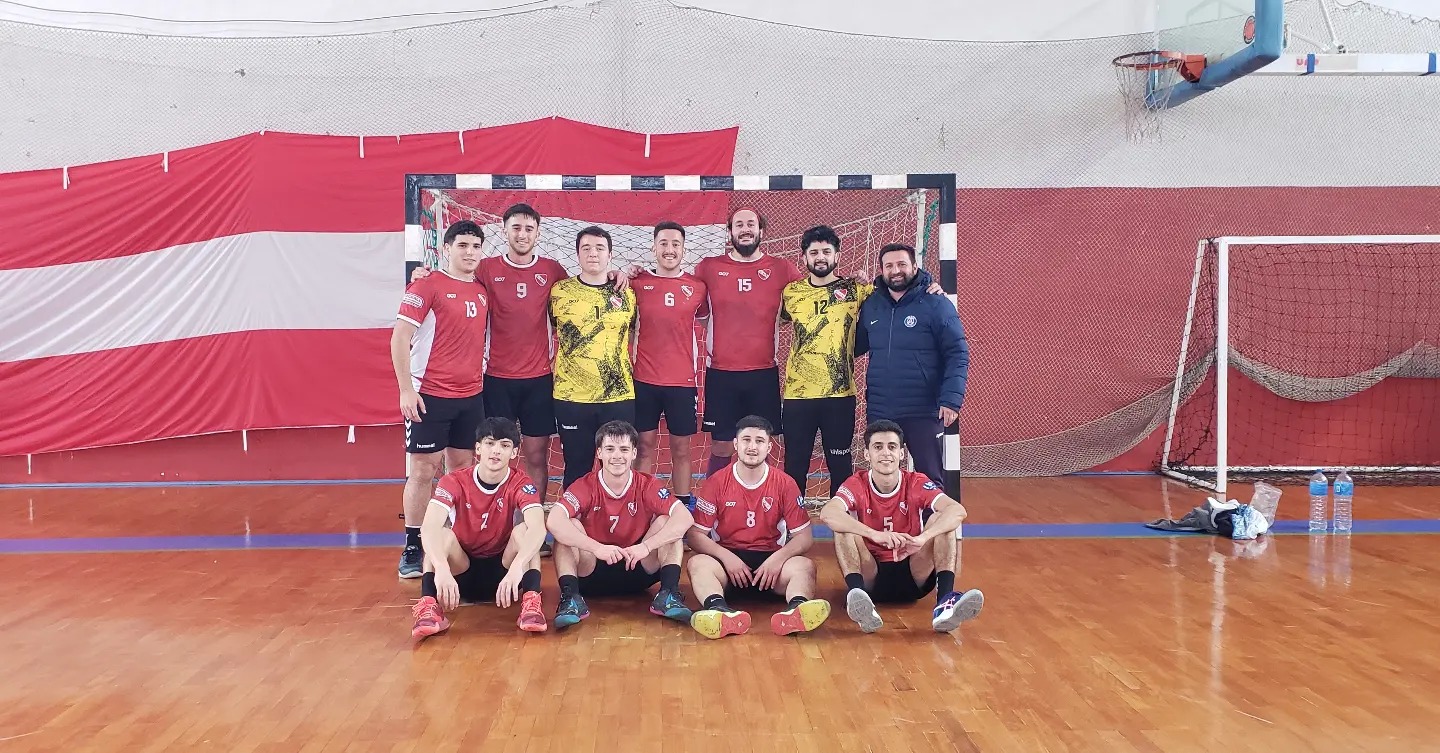 Independiente animador principal del Torneo Provincial en Mar del Plata .