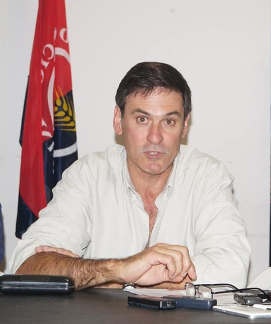 Martín Fernández Cagnone
“El campo no da más, la industria se encuentra fundida, el comercio no vend