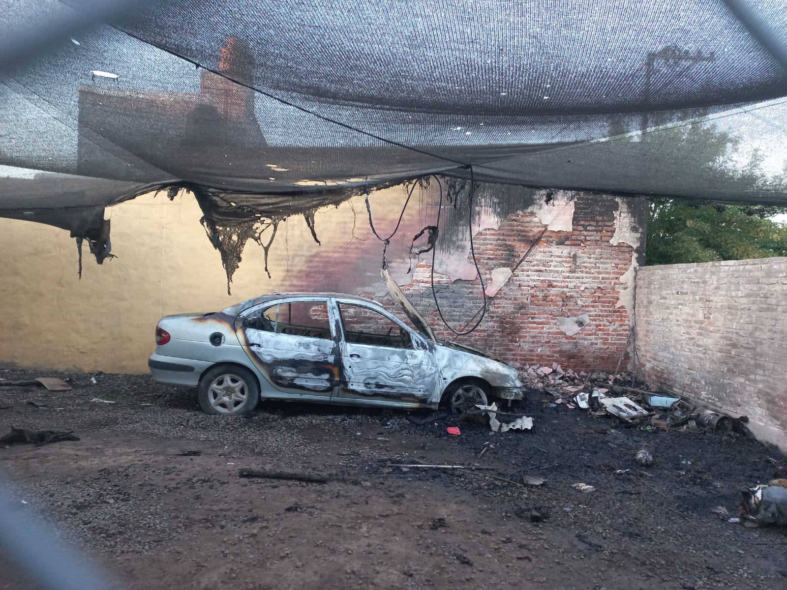 Otro fin de semana con intensa actividad para los Bomberos Voluntarios con siniestro de un galpón y vehicular aunque principalmente forestales