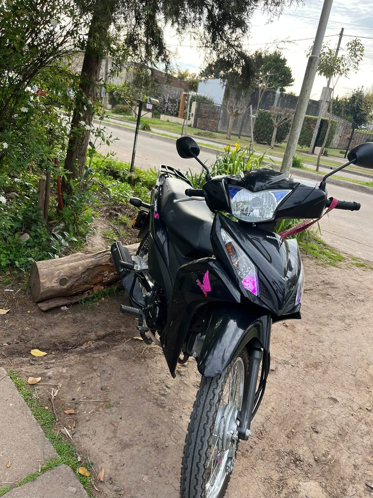 Carmen de Areco: robaron una moto de delivery en el Barrio Bicentenario