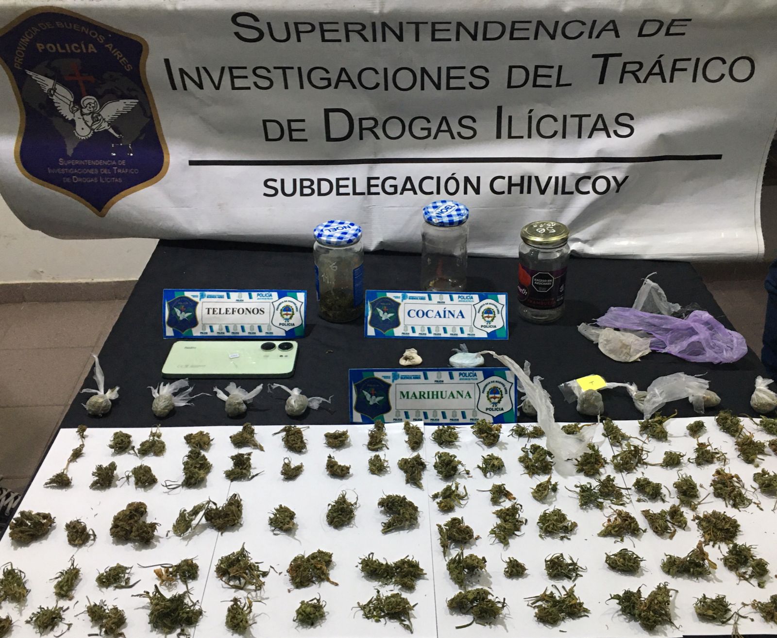 Operativo en un domicilio culminó con el decomiso de marihuana y cocaína.
