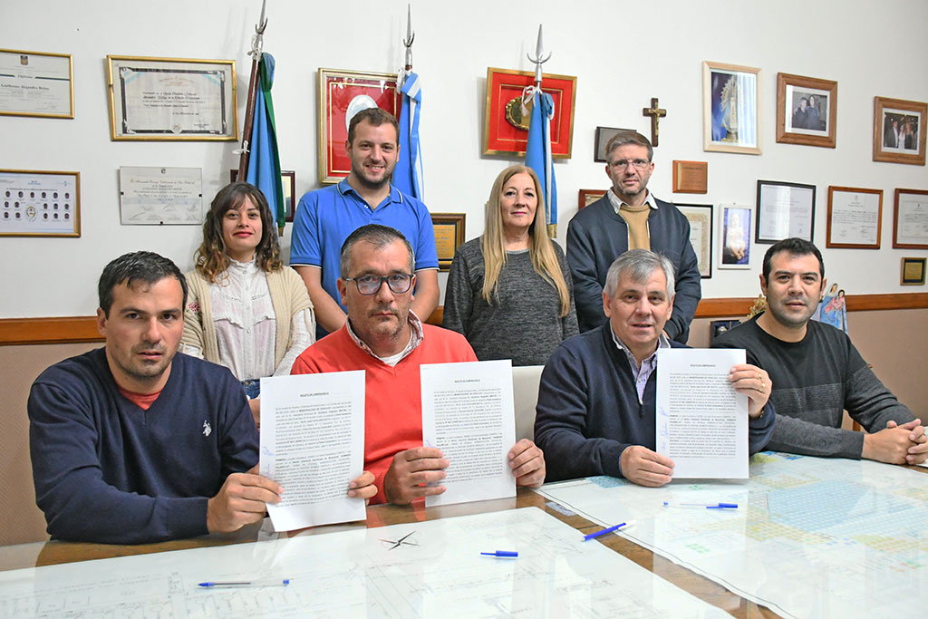 Firmaron el boleto de compraventa del último terreno del Parque Industrial de Moquehuá